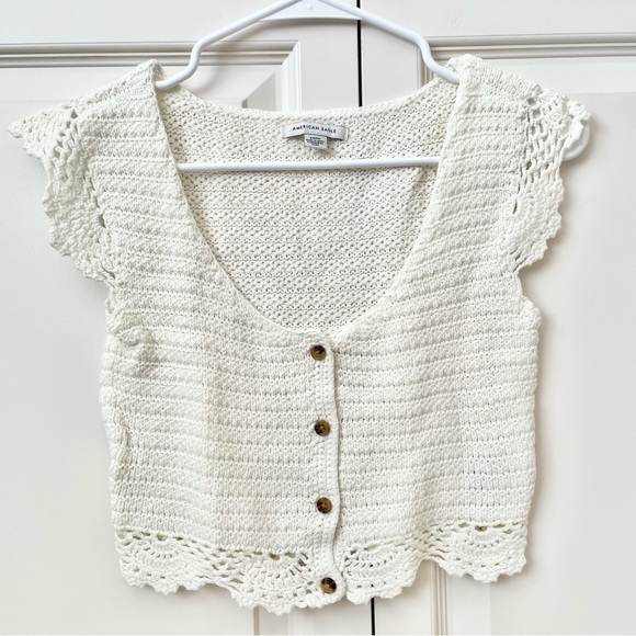 American Eagle women’s cream crochet cap sleeve button down cropped top small - Picture 1 of 5